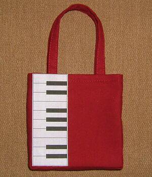 ピアノのレッスンバッグ 赤 手作り 着せ替え人形 布雑貨 ミックスジャム
