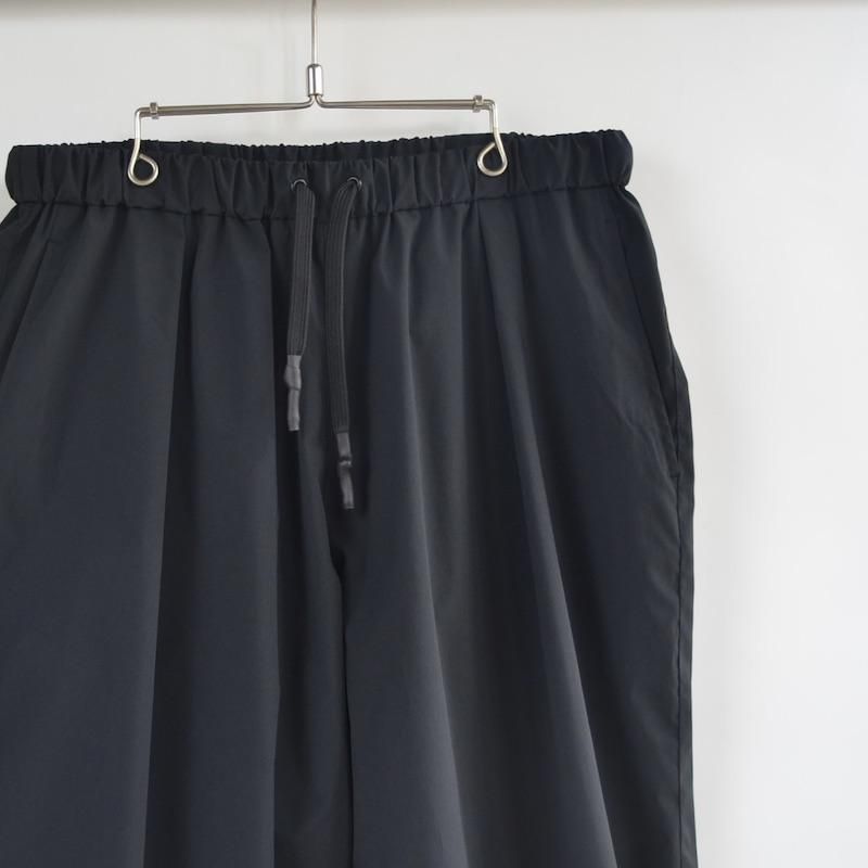休日限定　アントレース　TAPERED STRETCH TRACK PANTS UNTRACE WATER REPELLENT TAPERED STRETCH TRACK PANTS・BLACK