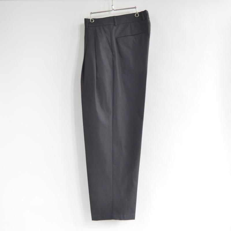 STILL BY HAND（スティル バイ ハンド）Deep tuck pressed pants