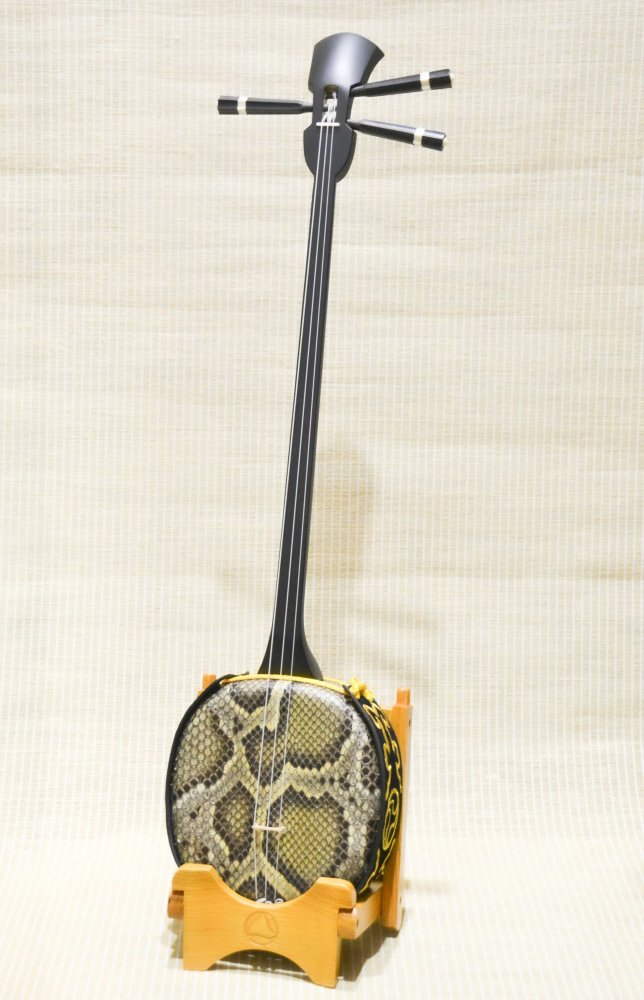 沖縄三線 蛇三線 蛇革 蛇皮 弦楽器 赤チュン 三重張三線 和楽器 弦楽器 