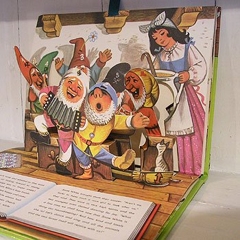 チェコの仕掛け絵本』 白雪姫（英語） - 金沢の雑貨屋 『Lykkelig 