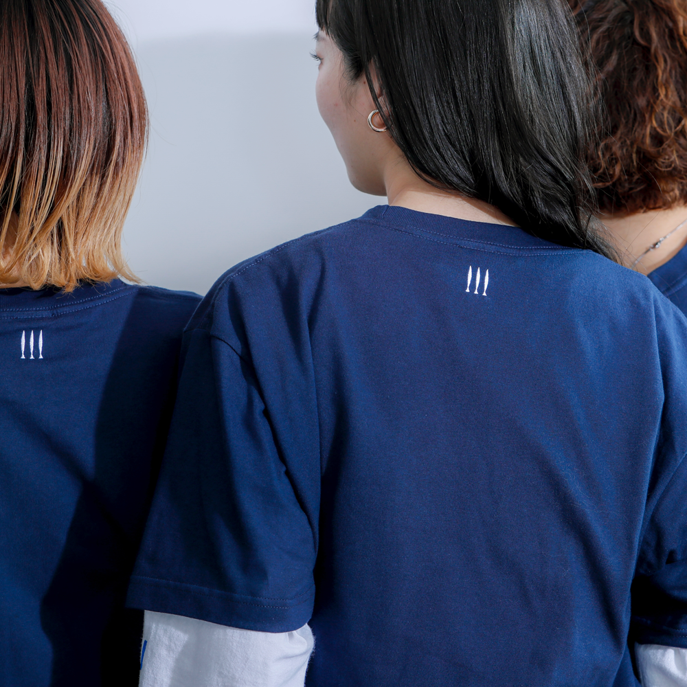 【関税込み】Hed Mayner ネイビー ロゴ刺繍 Tシャツ SHISHAMO 刺繍ロゴTシャツ(ネイビー×白) - FAITH MUSIC STORE
