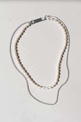 <img class='new_mark_img1' src='https://img.shop-pro.jp/img/new/icons56.gif' style='border:none;display:inline;margin:0px;padding:0px;width:auto;' />Saskia Diez B GRAND IDENTITY PEARL NECKLACE NARROW