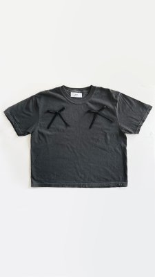 <img class='new_mark_img1' src='https://img.shop-pro.jp/img/new/icons8.gif' style='border:none;display:inline;margin:0px;padding:0px;width:auto;' />TEDDY / BOW BOW BOW BOXY TSHIRTS(WASHED VINTAGE BLACK)