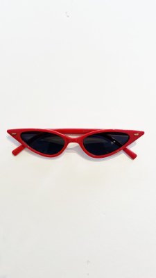 <img class='new_mark_img1' src='https://img.shop-pro.jp/img/new/icons8.gif' style='border:none;display:inline;margin:0px;padding:0px;width:auto;' />TEDDY PRETTY CHeAP / TOY SUNGLASS(RED)