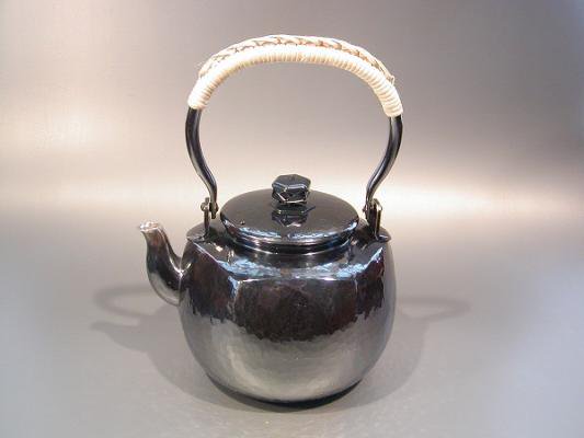 茶器・茶道具 銀瓶 六角肩衝（かたつき）湯沸 銀燻（ギン イブシ）仕上 