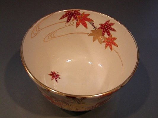 茶道具 抹茶茶碗 色絵 花水木（はなみずき）画、京都 相模竜泉作、桐共