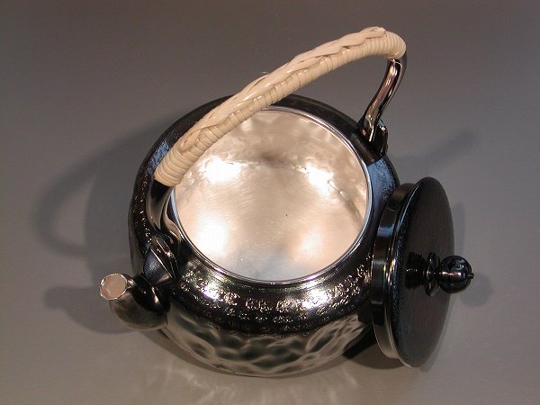茶器・茶道具 銀瓶 岩目（いわめ）湯沸 銀燻（ギン イブシ）仕上