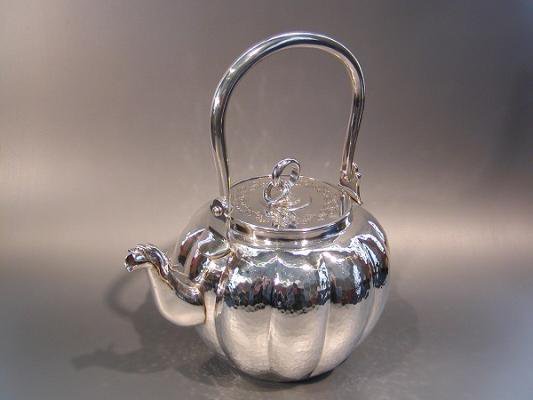 銀瓶 純銀製 南鐐 阿古陀（あこだ）型 龍口 湯沸 一政堂 - 茶道具 販売