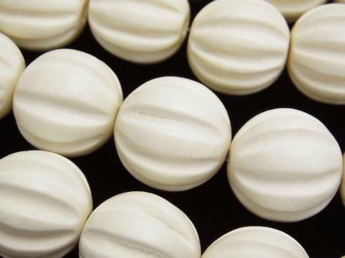ホワイトウッド 彫刻入り大粒ラウンド20mm 1連(約38cm)の画像