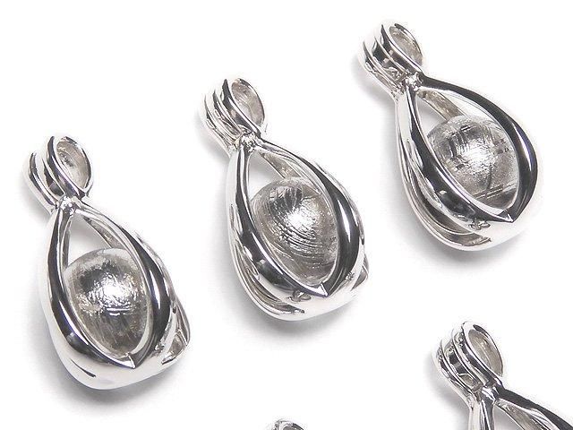 メテオライト(ムオニナルスタ隕石) 8mm球入りペンダントトップ SILVER925製の画像