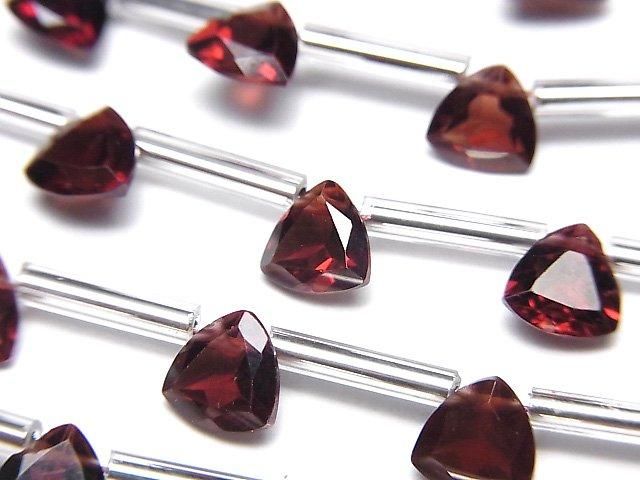 【動画】宝石質モザンビーク産ガーネットAAA トライアングル ファセットカット6×6mm 1連(8粒)の画像