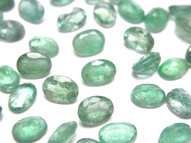 【動画】ザンビア産宝石質エメラルドAAA-　ルース　オーバルファセットカット7×5mm　1粒