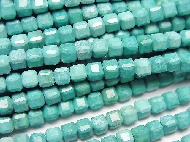 【動画】【素晴らしい輝き】マグネサイトターコイズ キューブカット3.5×3.5×3.5mm 【グリーン】 1連(約37cm)の画像