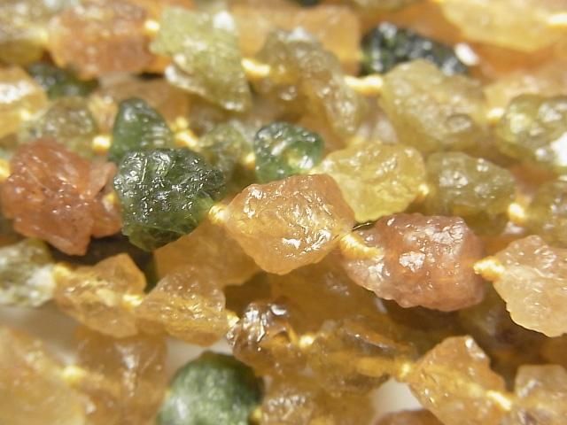 【動画】グリーン&イエロートルマリンAA ラフロックタンブル 1連(約38cm)の画像