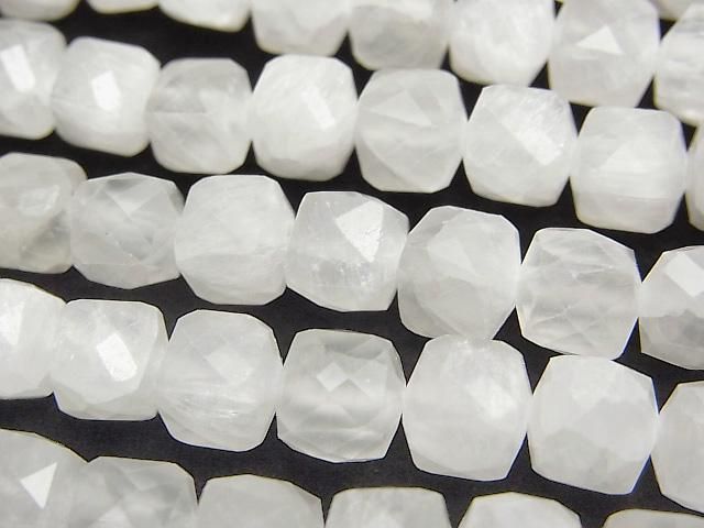 【動画】【素晴らしい輝き】ホワイトジェード キューブカット7×7×7mm 1連(約34cm)の画像