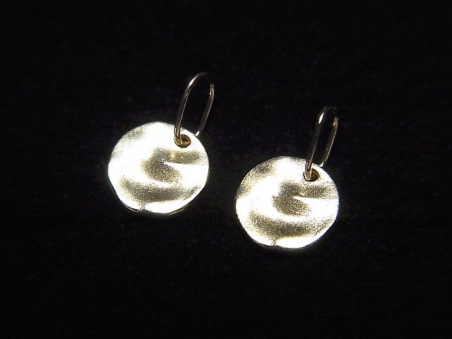 【動画】【日本製】【K10 Yellow Gold】 鎚目(槌目)風コイン型チャーム6.4×6.2×0.8mm 1個の画像