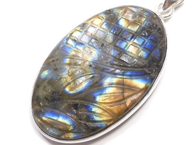 【動画】【1点もの】レインボーラブラドライトAAA- 彫刻入りペンダントトップ SILVER925製 NO.22の画像