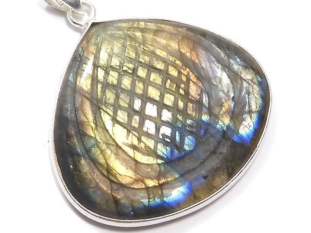 【動画】【1点もの】レインボーラブラドライトAAA- 彫刻入りペンダントトップ SILVER925製 NO.24の画像