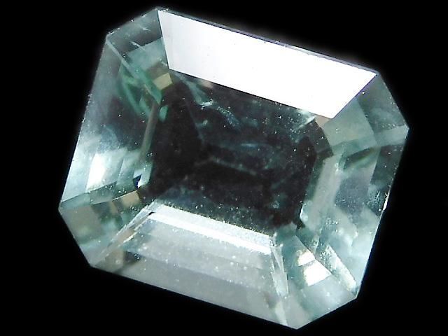 【動画】【1点もの】宝石質カラーチェンジフローライト ルース ファセットカット 1粒 NO.8の画像