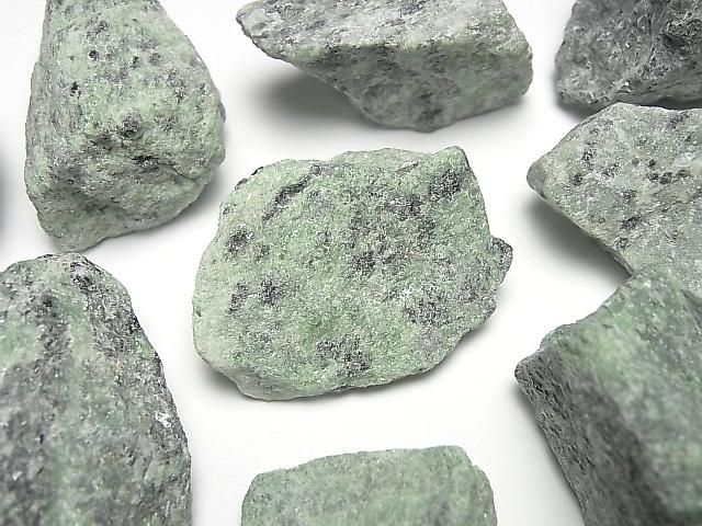ルビーインゾイサイト 穴なしラフロック 300グラムの画像