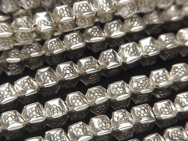 【動画】カレンシルバー フラワー模様入りスクエアロンデル5×5×4mm 1/4連~1連(約40cm)の画像