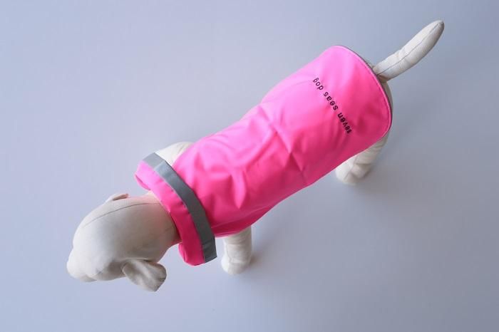 【最終お値下げ】犬服レインコート ピンク・黒 SOLOTEX リバーシブルレインコート ピンク - ドッグデコ | 犬と