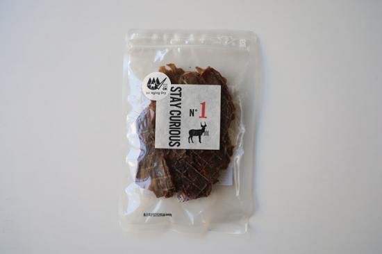 <img class='new_mark_img1' src='https://img.shop-pro.jp/img/new/icons14.gif' style='border:none;display:inline;margin:0px;padding:0px;width:auto;' />STAY CURIOUS Deer TAN