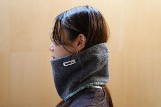 <img class='new_mark_img1' src='https://img.shop-pro.jp/img/new/icons14.gif' style='border:none;display:inline;margin:0px;padding:0px;width:auto;' />NECK WARMER MID-GREY/UGUISU