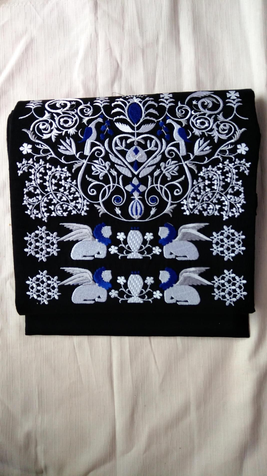 アカンサス 有翼獣と鳥の刺繍の名古屋帯 フリル帯 オリジナル着物 刺繍半襟のデザイン製造販売berry工房 メーカー アカンサス 有翼獣と鳥の刺繍の名古屋帯 フリル帯 オリジナル着物 刺繍半襟のデザイン製造販売berry工房 メーカー