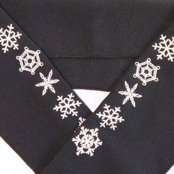 雪の結晶柄の刺繍半襟