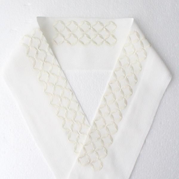 ⭐️半襟⭐️ 格子と水玉の刺繍レース　半衿　ハンドメイド　生地 新着商品 ⭐️半襟⭐️ 買い取り 生地 ハンドメイド 半衿 格子と