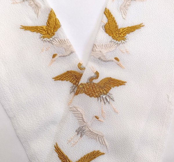 成人式やお式に金と白の鶴柄の刺繍半襟