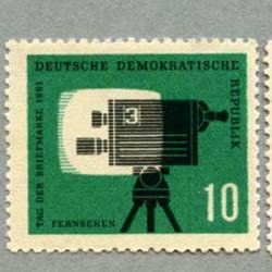東ドイツ 1961年TVカメラとスクリーンなど2種