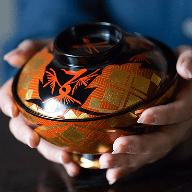 【秀衡塗 別製古代椀 南部文秀堂造 径28cm】 煮物椀(松文・南部箔) - 高級食器 秀衡塗 ギフト・プレゼント