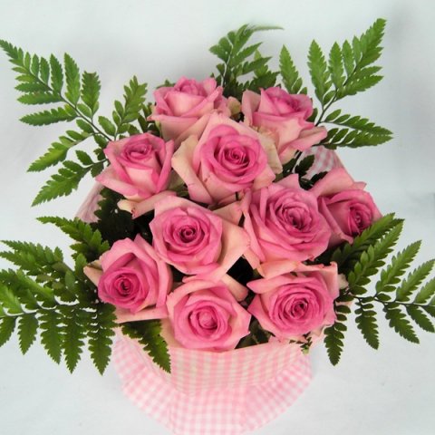 10本のピンクのバラのスタンディングブーケ - プリザーブドフラワー 