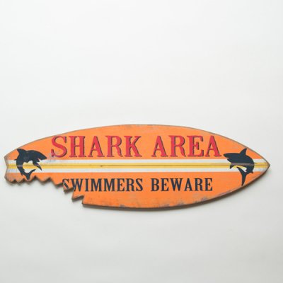 <img class='new_mark_img1' src='https://img.shop-pro.jp/img/new/icons25.gif' style='border:none;display:inline;margin:0px;padding:0px;width:auto;' />【VINTAGE SIGNS】Shark【シャーク】ビンテージサインボード