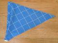 ブルーのチェックの子供用三角巾・ゴムタイプ