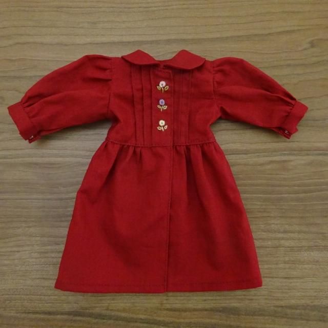丸衿 ワンピース 赤 ピンタック 刺繍 28cmサイズ 手作り 着せ替え人形 布雑貨 ミックスジャム 丸衿 ワンピース 赤 ピンタック 刺繍 28cmサイズ 手作り 着せ替え人形 布雑貨 ミックスジャム