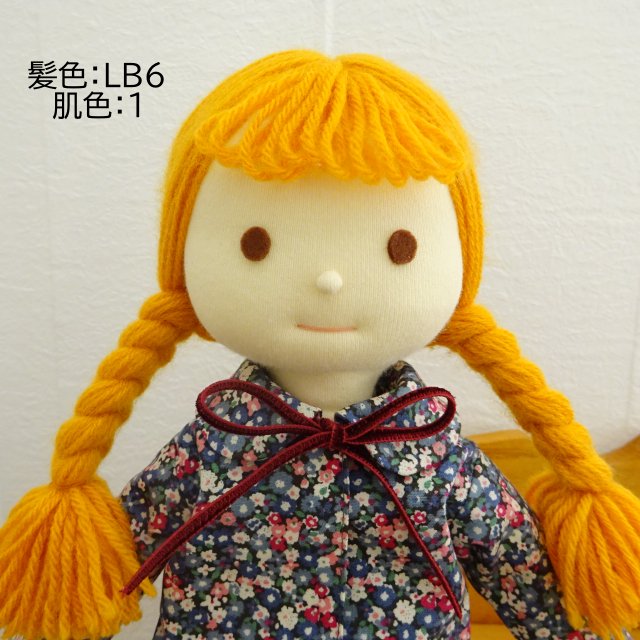 着せ替え人形 小花模様ワンピースの女の子 34cmサイズ - 手作り 着せ