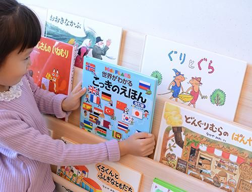 ひのきの絵本棚｜ひのき無垢家具｜ヒノキクラフト