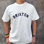 <img class='new_mark_img1' src='https://img.shop-pro.jp/img/new/icons8.gif' style='border:none;display:inline;margin:0px;padding:0px;width:auto;' />NEVERTRUSTBRIXTON  LOGO T-SHIRTOFF WHITE