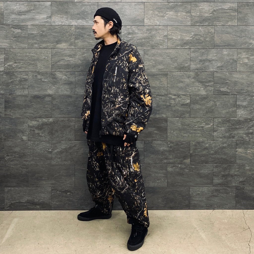 TIGHTBOOTH BULLET CAMO PUFF - ブルゾン
