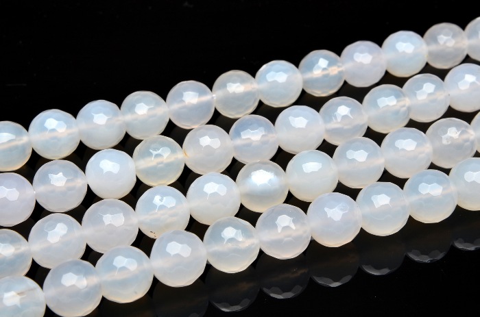 ホワイトアゲート 128面カット 10mm 1連（約38cm）_R5165-10