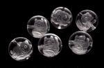 水晶素彫招き猫(左手) 12mm　3粒セット 彫刻ビーズ(貫通穴)_T631-12