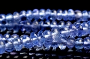 AAAA☆群青色の結晶 タンザナイト　1-3x3mm　ボタン １連（約３８ｃｍ） _RG579