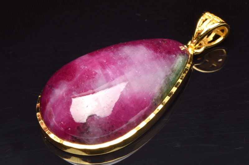 ゾイサイト 勝利を呼ぶ石 情熱 恋愛 幸運 ヒーリング 誕生石