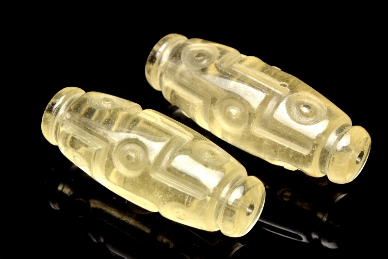 AA☆繊細彫刻 リビアングラス 25-26x9-9.5mm 九眼天珠 (貫通穴
