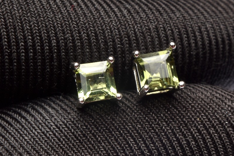 特価品セ Silver925◇希少高品質 モルダバイト 4x4mm スクエア ピアス アクセサリー