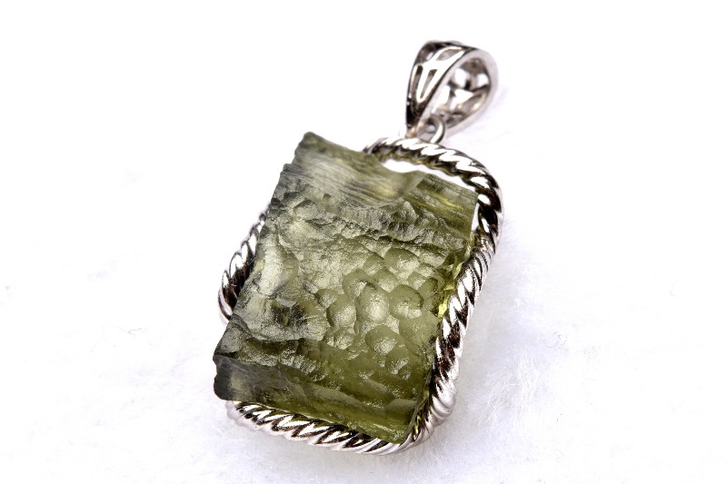 ☆希少☆モルダバイト　希少隕石　ペンダントトップ　贅沢大粒 ☆希少☆モルダバイト 希少隕石 ペンダントトップ 贅沢大粒